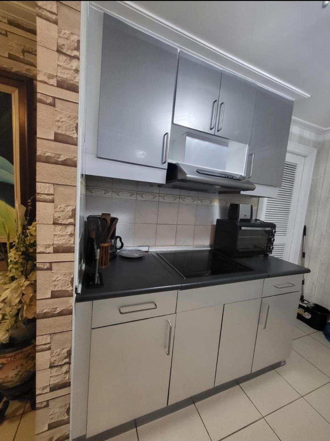 67 Sqm. Condo Unit In Robinson Place Residences Manila Exterior foto